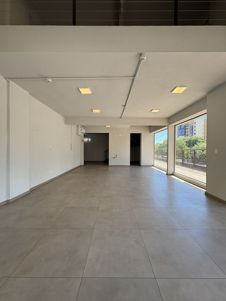 Sala 112, salão principal visto da vitrine